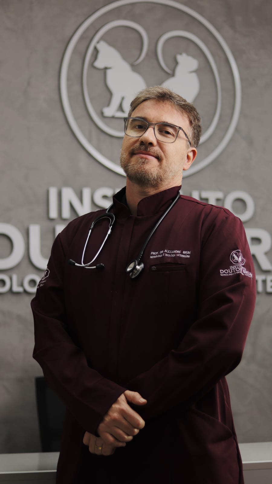 Prof. Dr. Alexandre de Brum, médico-veterinário especialista em nefrologia e urologia, CRMV-RS 13368